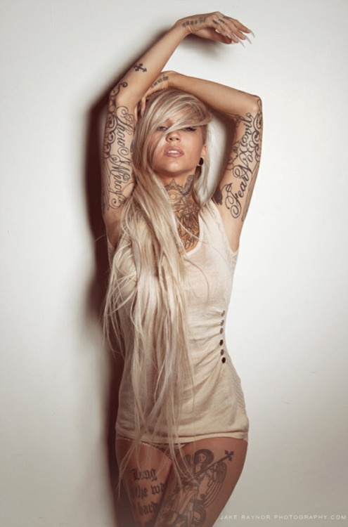 sexy inked girls tattoos tatts - chicquero - body tattooed blond